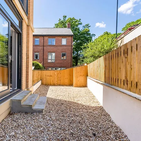 Stunning Spacious Leeds - Parking شقة ليدز