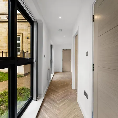 Stunning Spacious Leeds - Parking