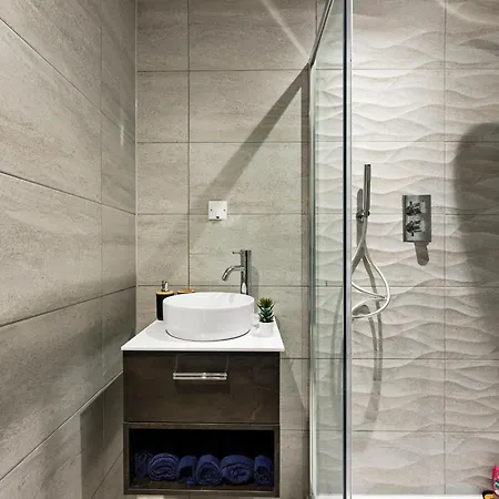 Stunning Spacious Leeds - Parking Leeds (West Yorkshire)