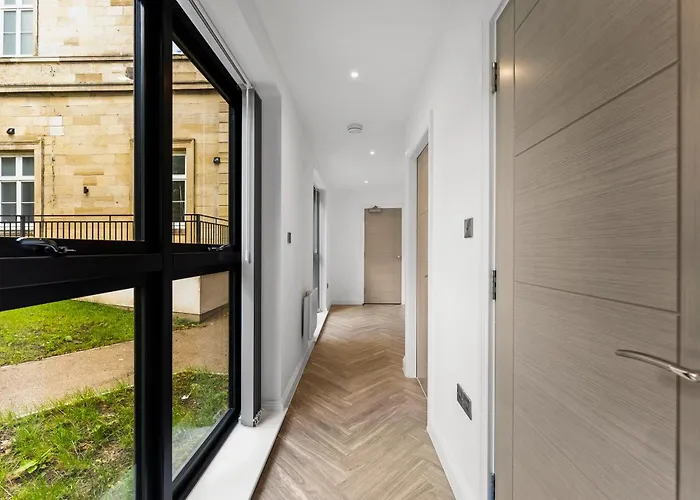 Stunning Spacious Leeds - Parking