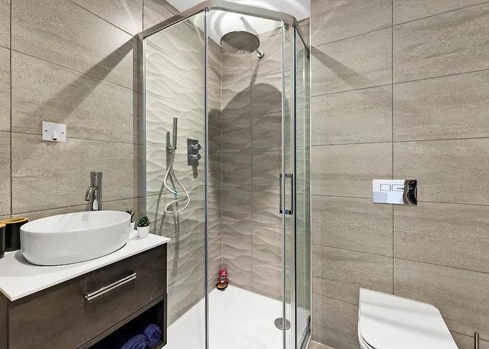 Stunning Spacious Leeds - Parking