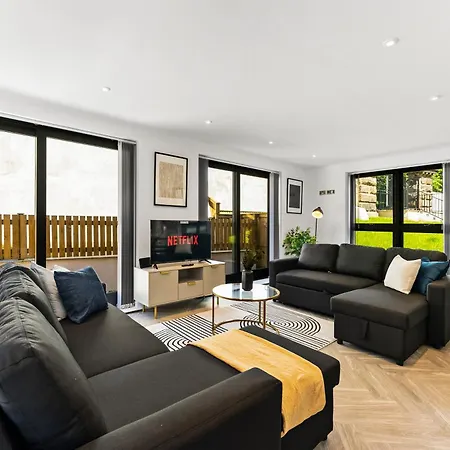 Stunning Spacious Leeds - Parking Apartmán *